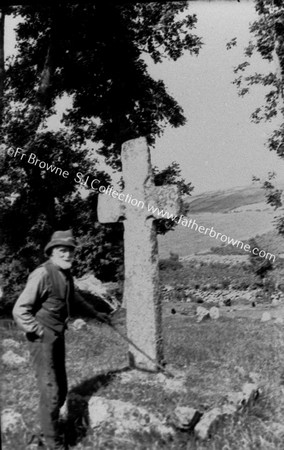 CROSSES AT GRINAN NR NEWRY (BACK ROAD) : CROSS WITH 